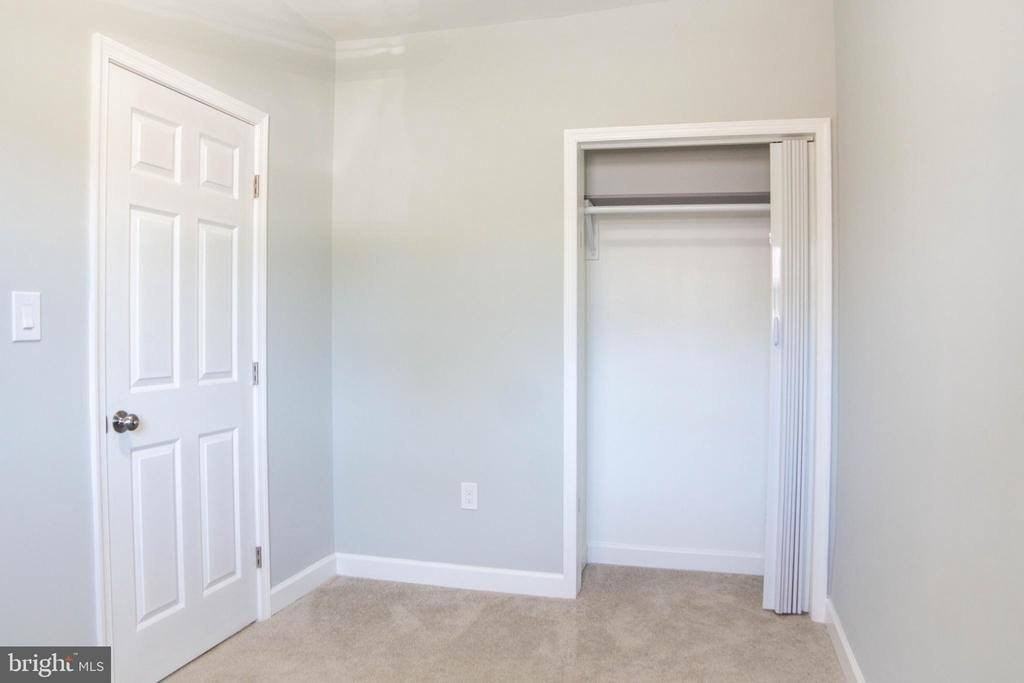 1009 Main St #2 - Photo 5 of 14