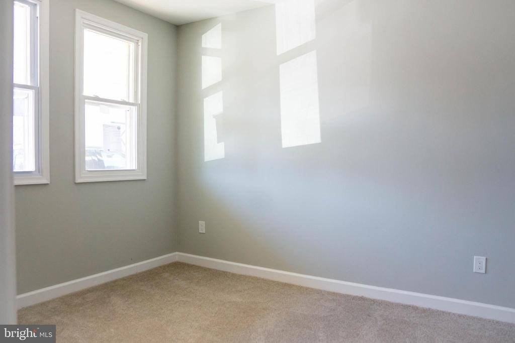 1009 Main St #2 - Photo 6 of 14