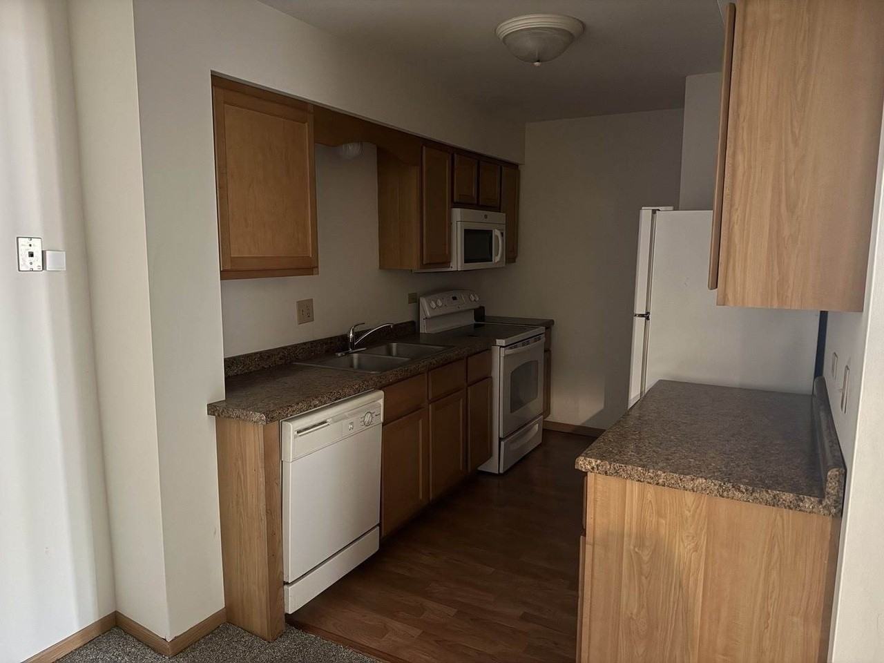 215 Morgan Ct #2B - Photo 2 of 3