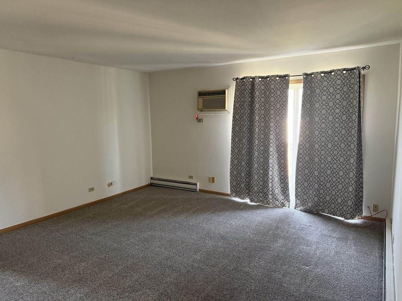215 Morgan Ct #2B - Photo 3 of 3