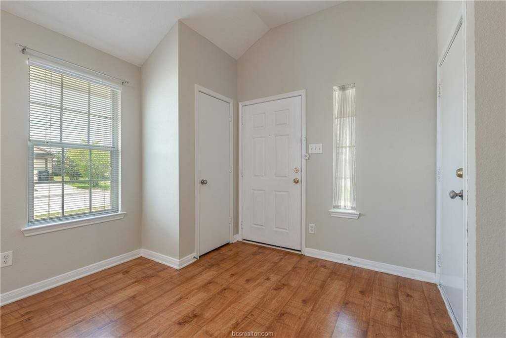 1033 Fallbrook Loop - Photo 4 of 16