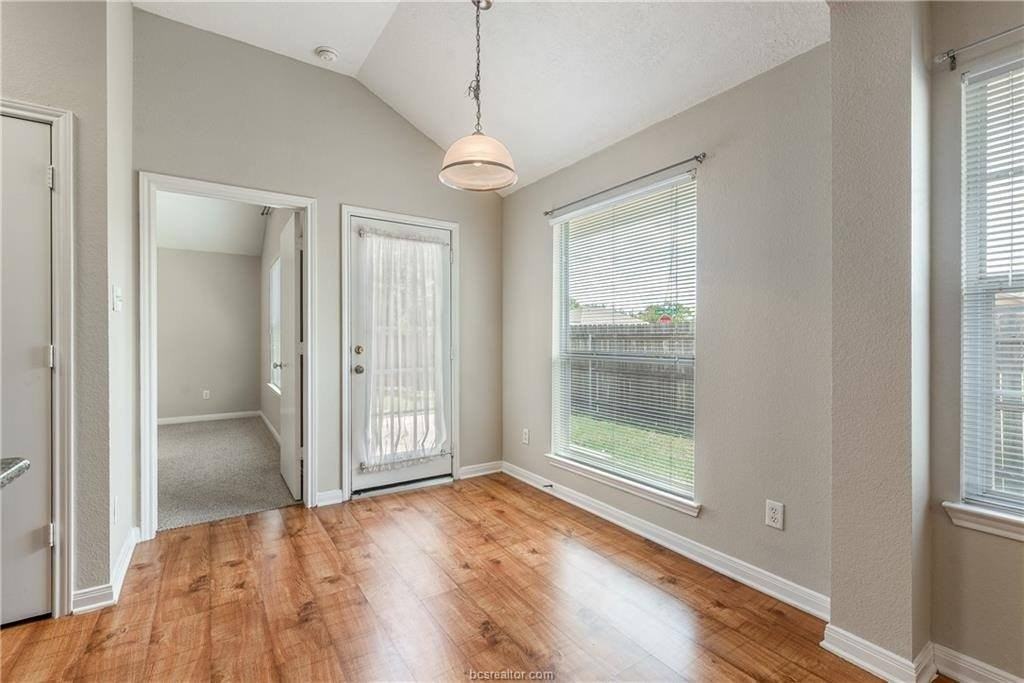 1033 Fallbrook Loop - Photo 7 of 16