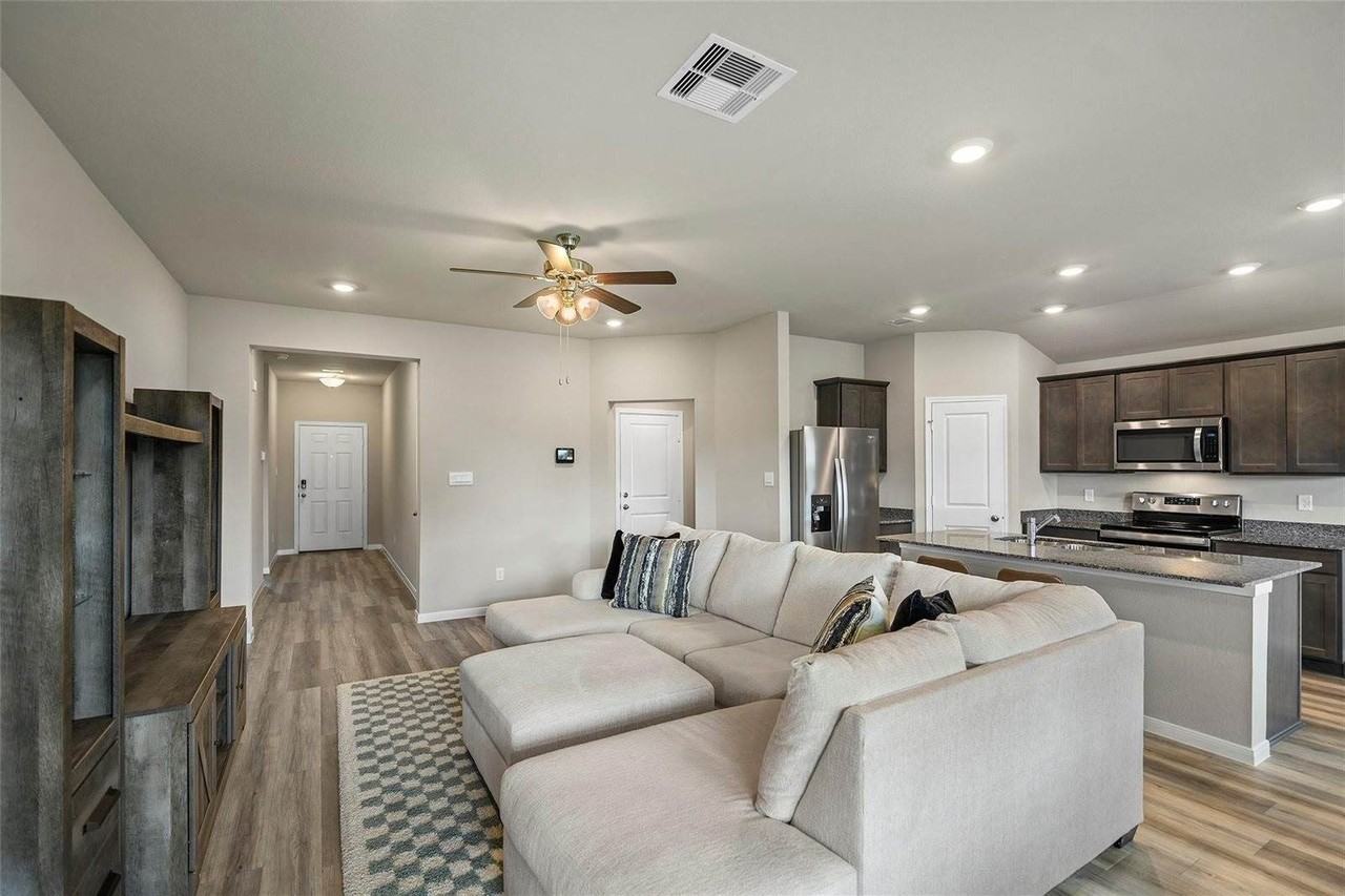 5333 Samuel Run - Photo 3 of 30