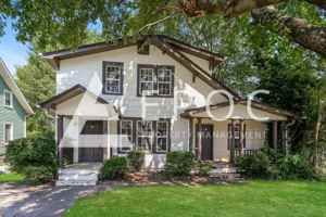 featured image of 125 E Devonshire St