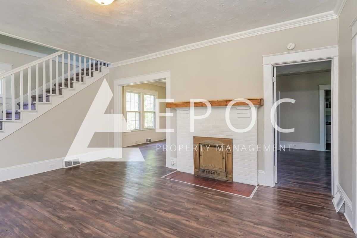 125 E Devonshire St - Photo 5 of 15