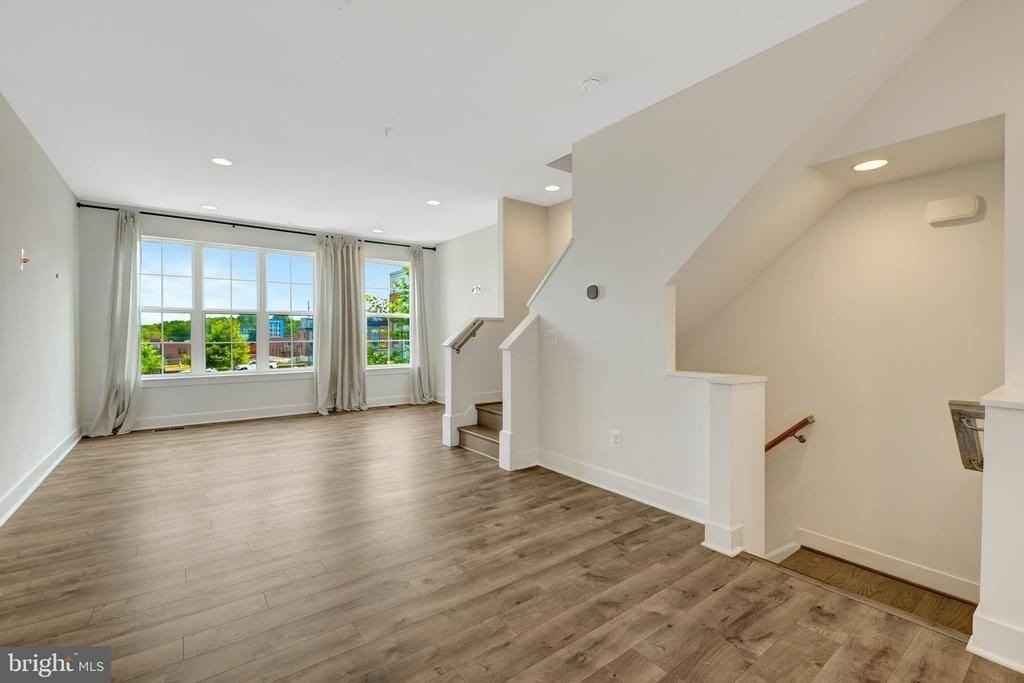 11247 Beaker St - Photo 7 of 50