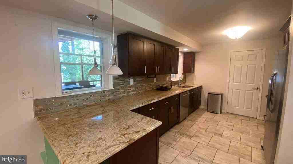6006 Windham Rd - Photo 4 of 19