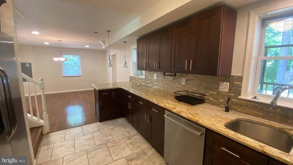 6006 Windham Rd - Photo 6 of 19
