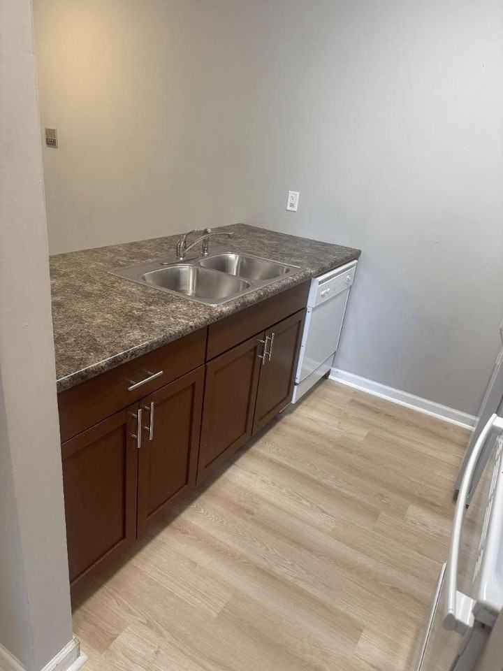 1831 Fuller Rd - Photo 5 of 11