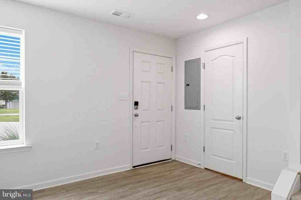 658 Thumper Dr - Photo 3 of 41