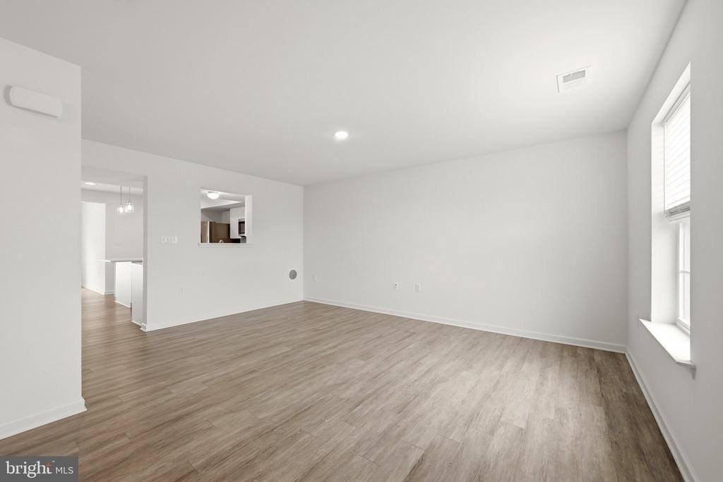 658 Thumper Dr - Photo 4 of 41