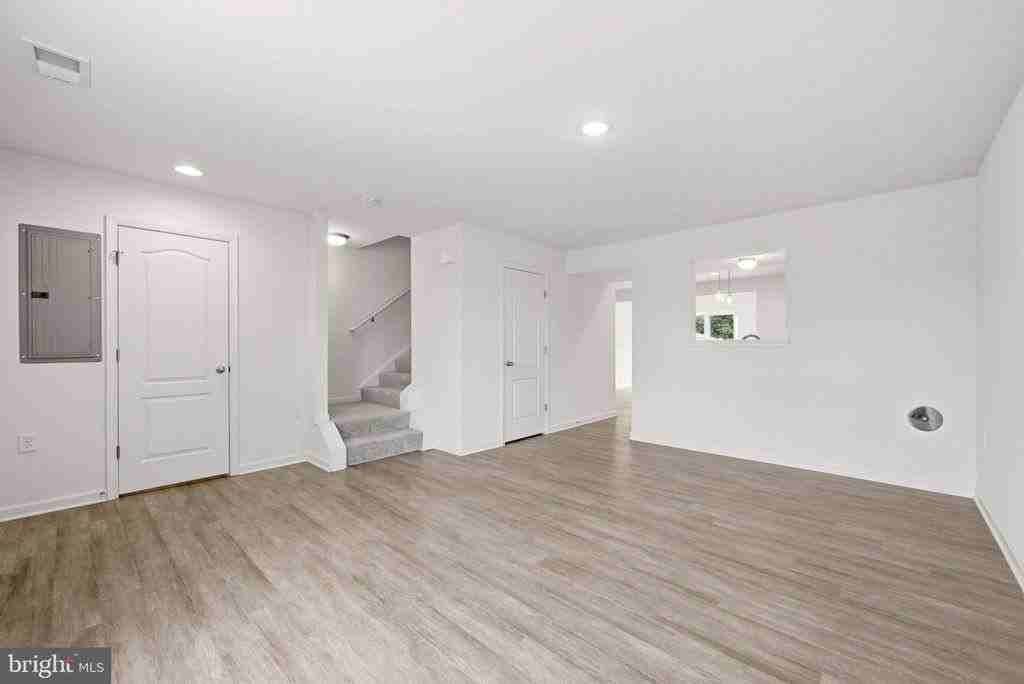 658 Thumper Dr - Photo 5 of 41