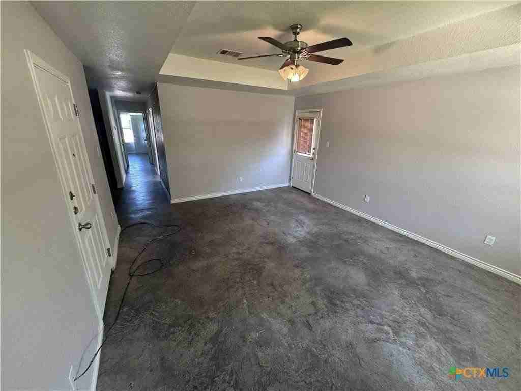 1615 Pontotoc Trce - Photo 2 of 12