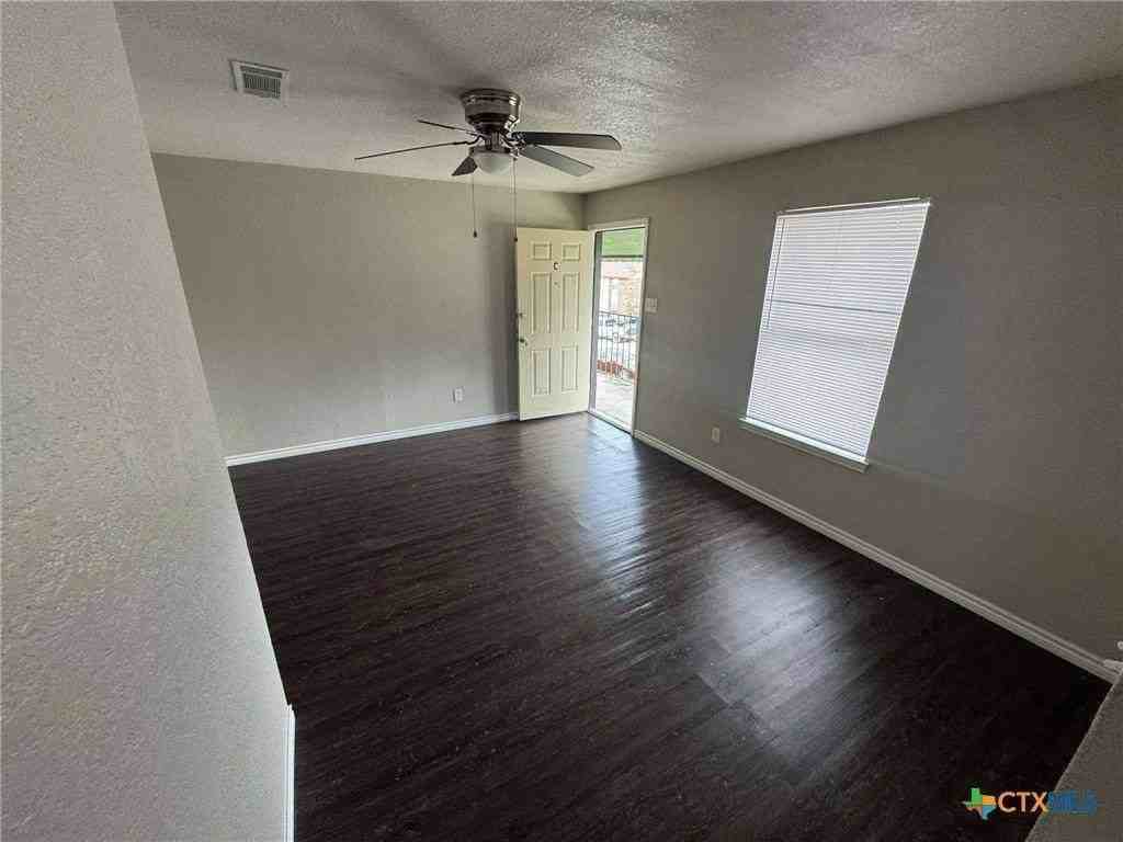 205 Erby Ave - Photo 2 of 7