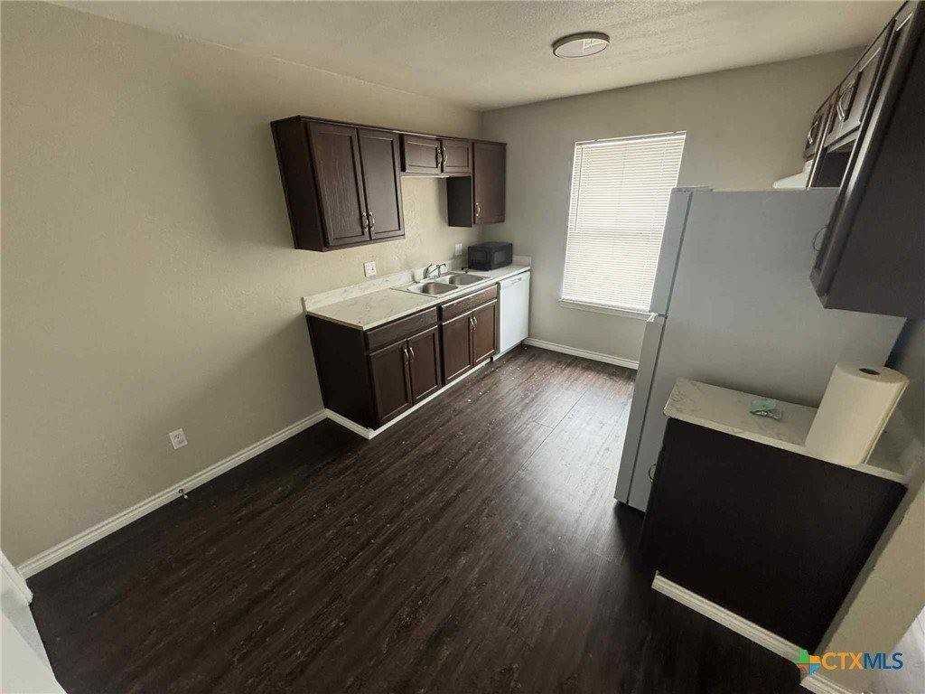 205 Erby Ave - Photo 3 of 7