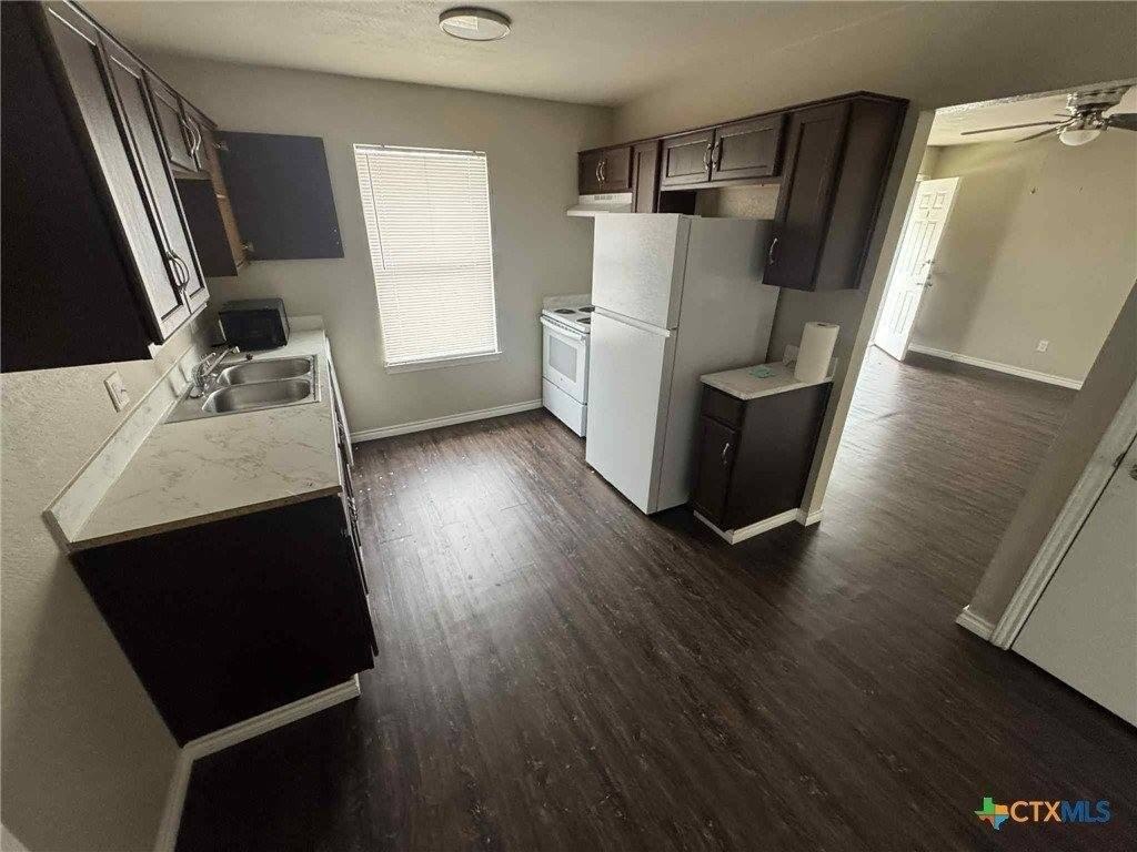 205 Erby Ave - Photo 4 of 7