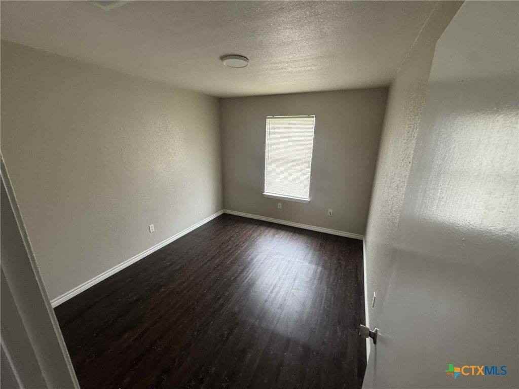205 Erby Ave - Photo 5 of 7