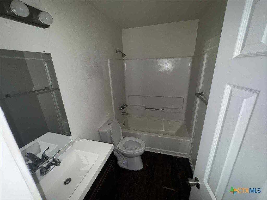 205 Erby Ave - Photo 6 of 7