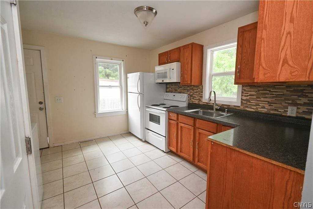 5854 Reis Dr - Photo 7 of 24