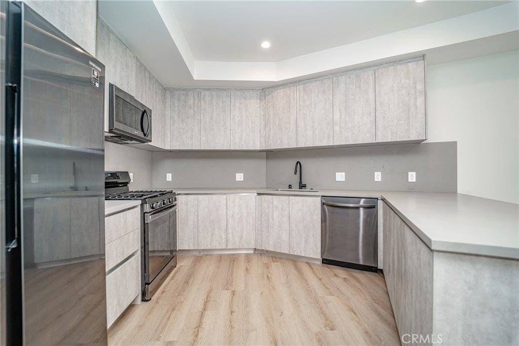 2828 London St - Photo 2 of 30