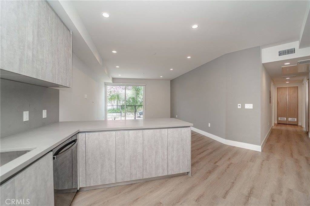 2828 London St - Photo 3 of 30