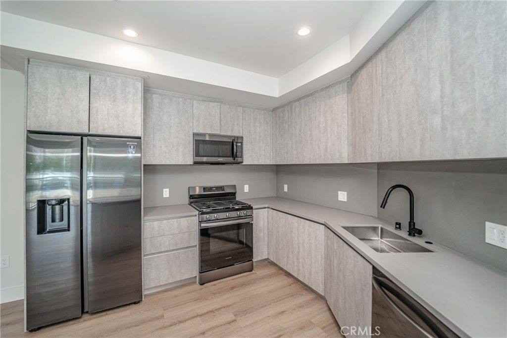 2828 London St - Photo 4 of 30