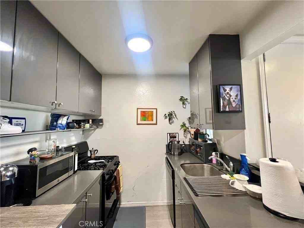 622 Westmount Dr - Photo 7 of 28