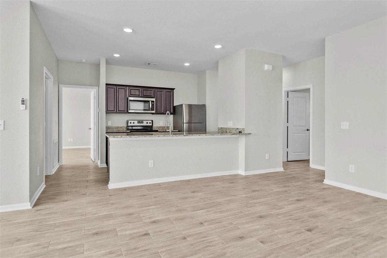 1028 White Birch Ln - Photo 6 of 22