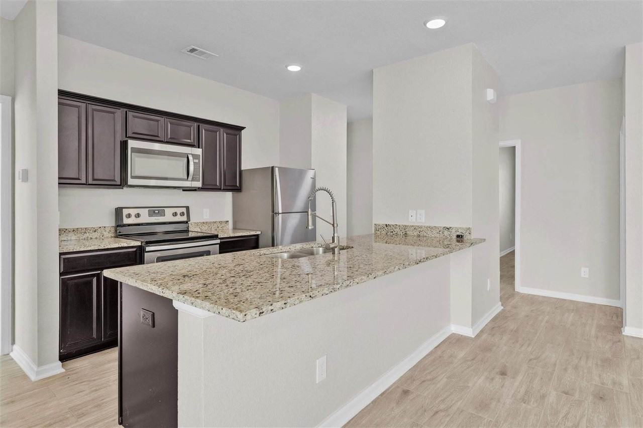 1028 White Birch Ln - Photo 7 of 22