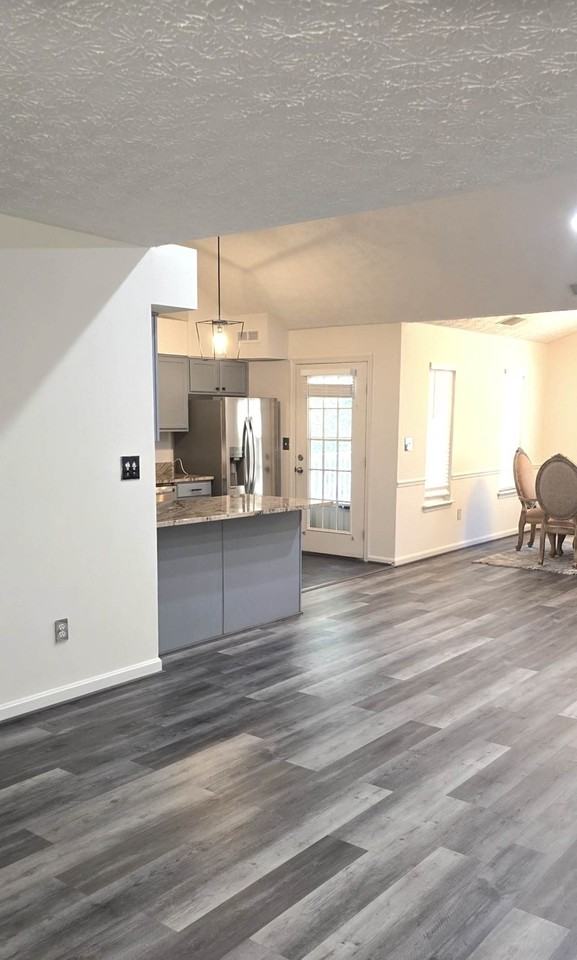 3708 Excalibur Ct - Photo 4 of 10
