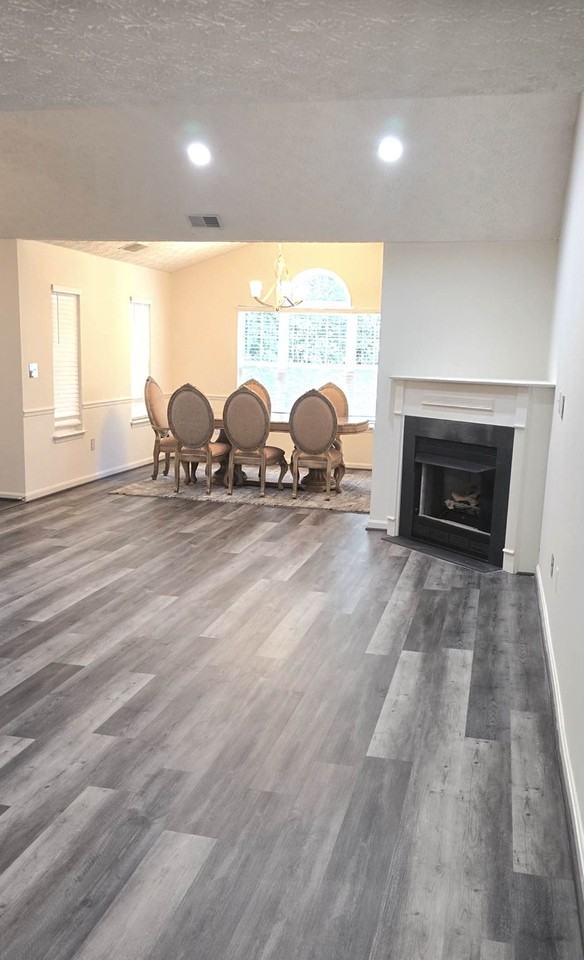 3708 Excalibur Ct - Photo 5 of 10