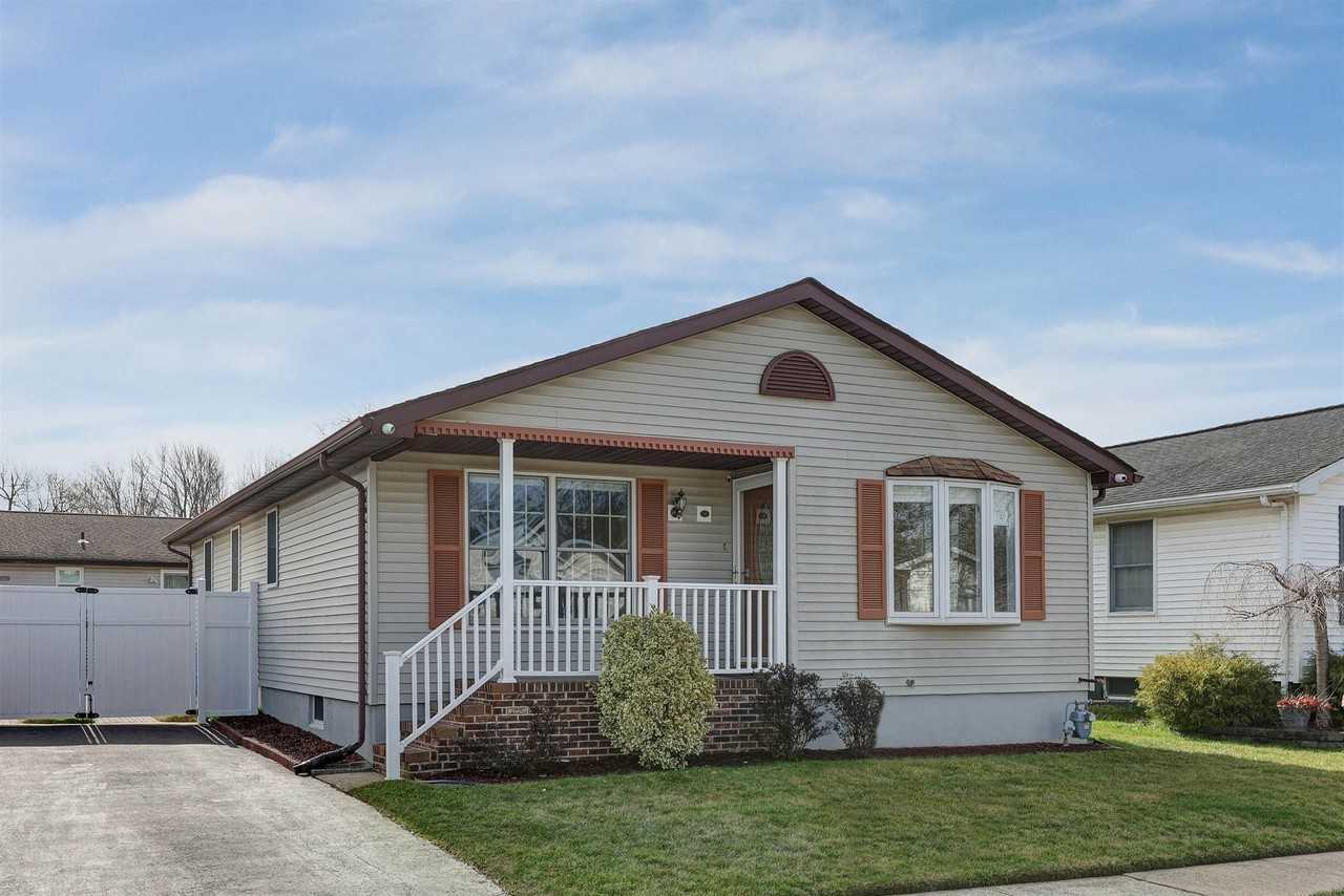 16 Pine Tree Ln