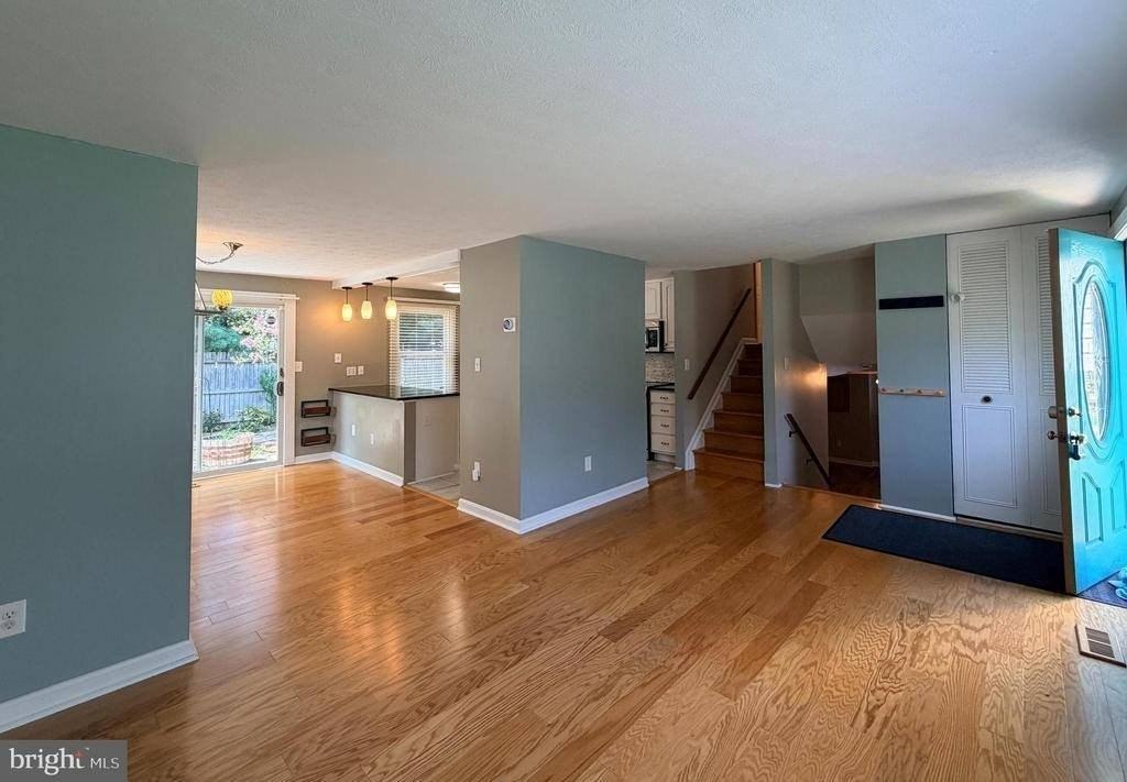 1458 Ashwood Ct - Photo 3 of 20
