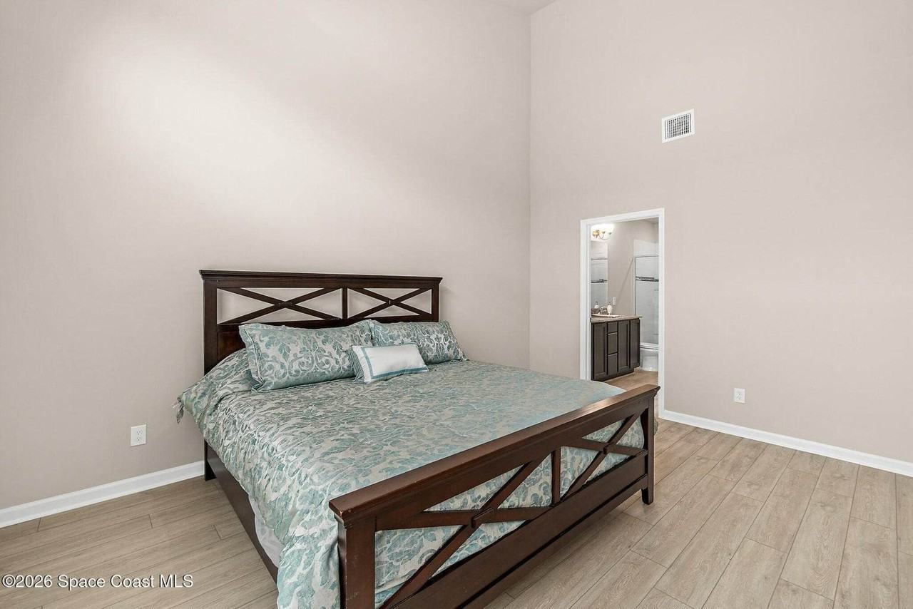 775 Simeon Dr - Photo 4 of 23