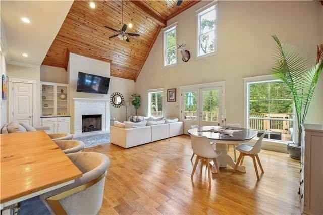 921 Carriage Way - Photo 3 of 28