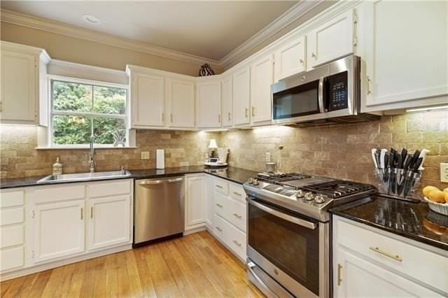 921 Carriage Way - Photo 5 of 28