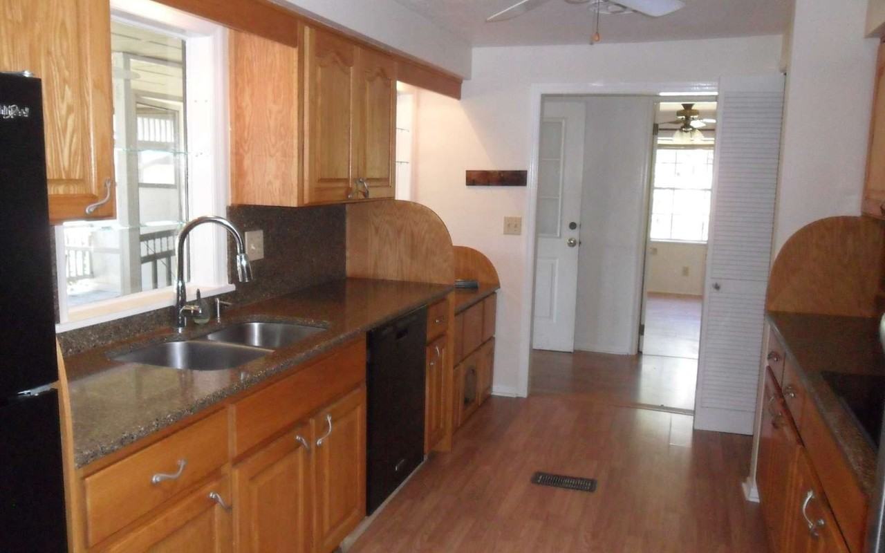 222 Nw Jessup Ct - Photo 3 of 16