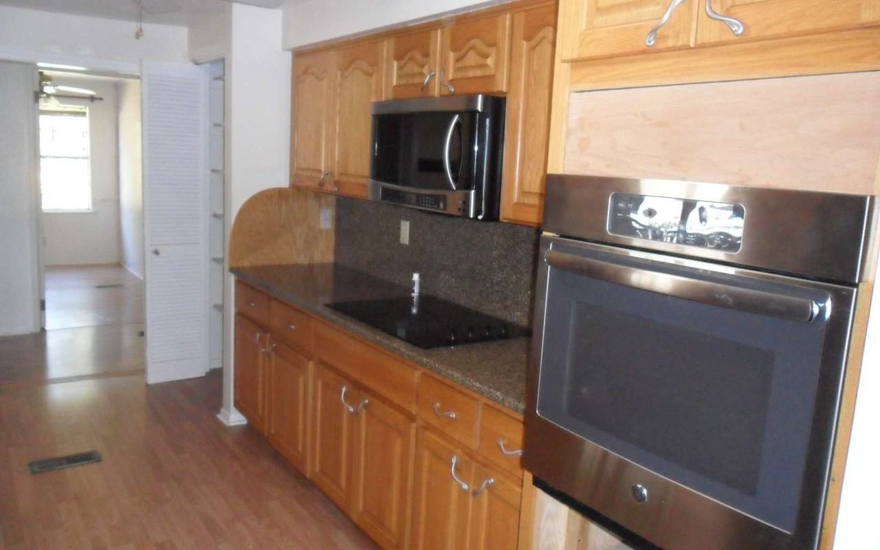 222 Nw Jessup Ct - Photo 4 of 16