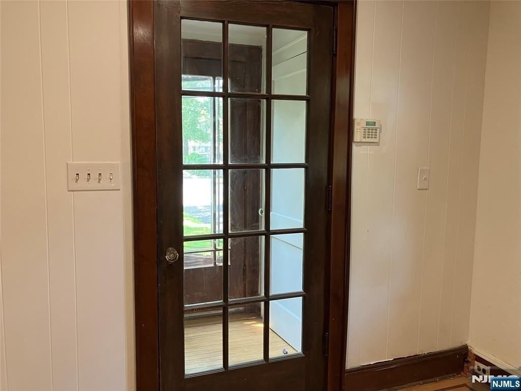 325 Bogert Ave - Photo 3 of 19