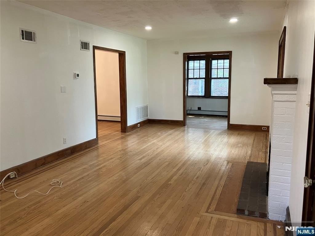 325 Bogert Ave - Photo 4 of 19