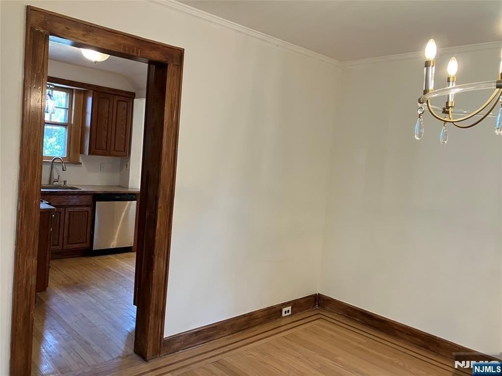 325 Bogert Ave - Photo 6 of 19