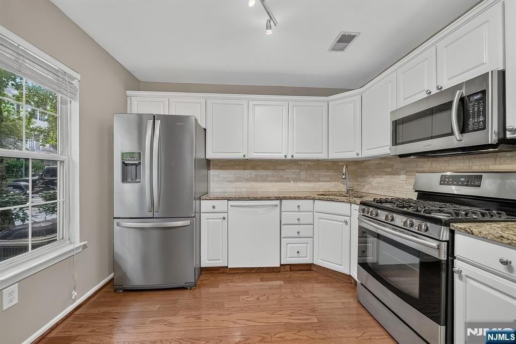 2140 Jordan Ct - Photo 4 of 28
