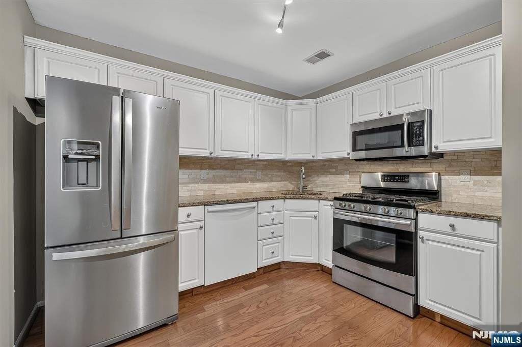 2140 Jordan Ct - Photo 5 of 28