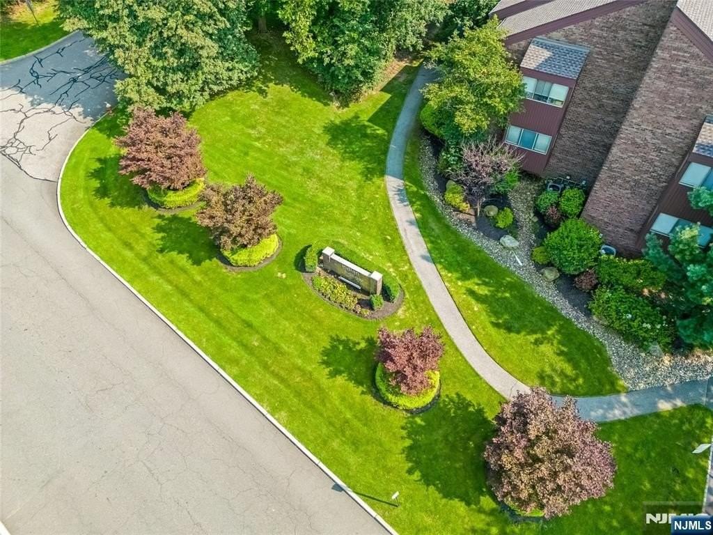 224 Indian Hollow Ct #224 - Photo 4 of 31