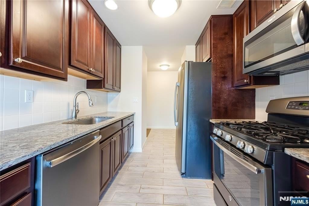 224 Indian Hollow Ct #224 - Photo 5 of 31