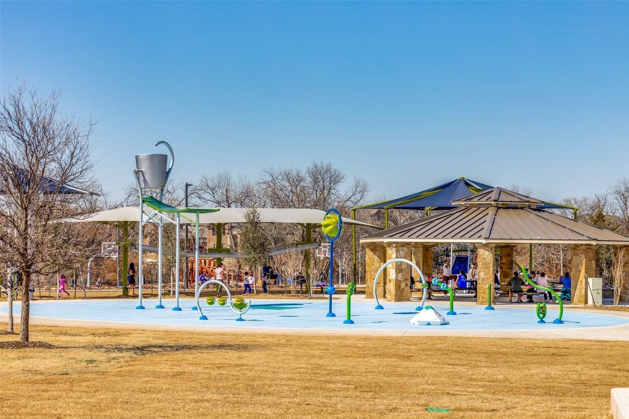 12112 Abernathy Cir - Photo 2 of 19