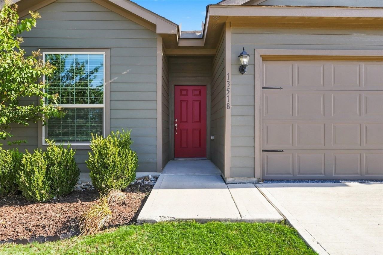 13518 Mineral Rd - Photo 2 of 36