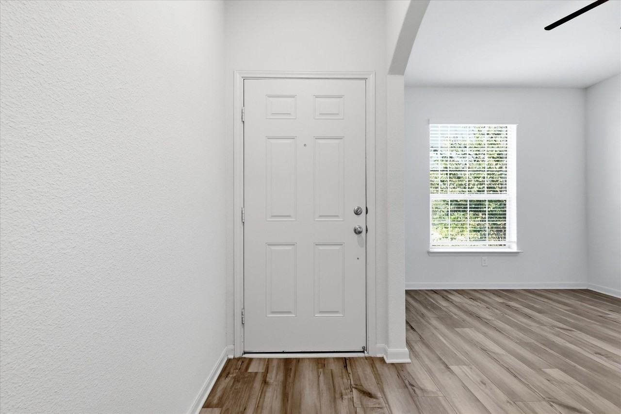 13518 Mineral Rd - Photo 3 of 36