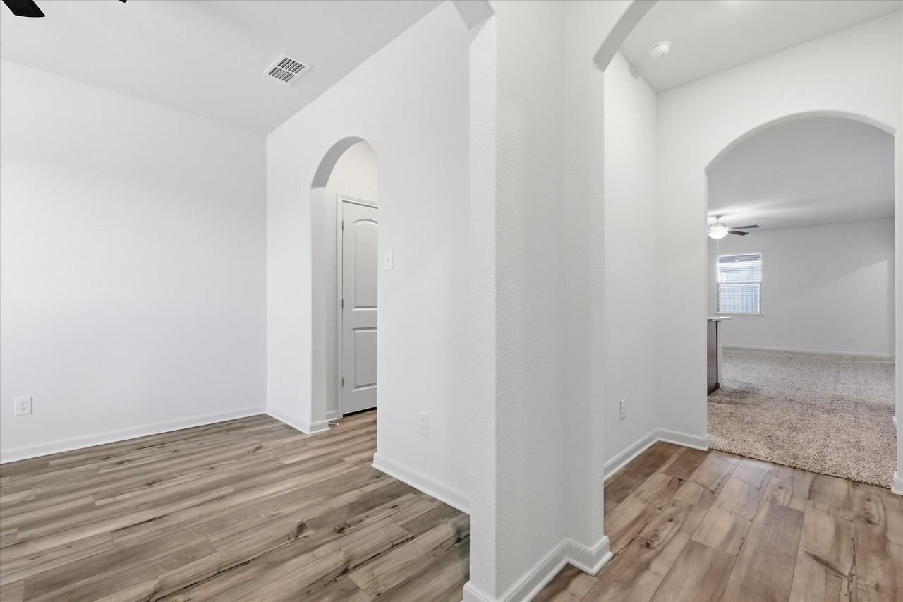 13518 Mineral Rd - Photo 4 of 36