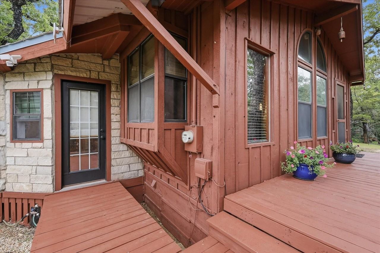 111 Oak Tree Ln - Photo 4 of 26